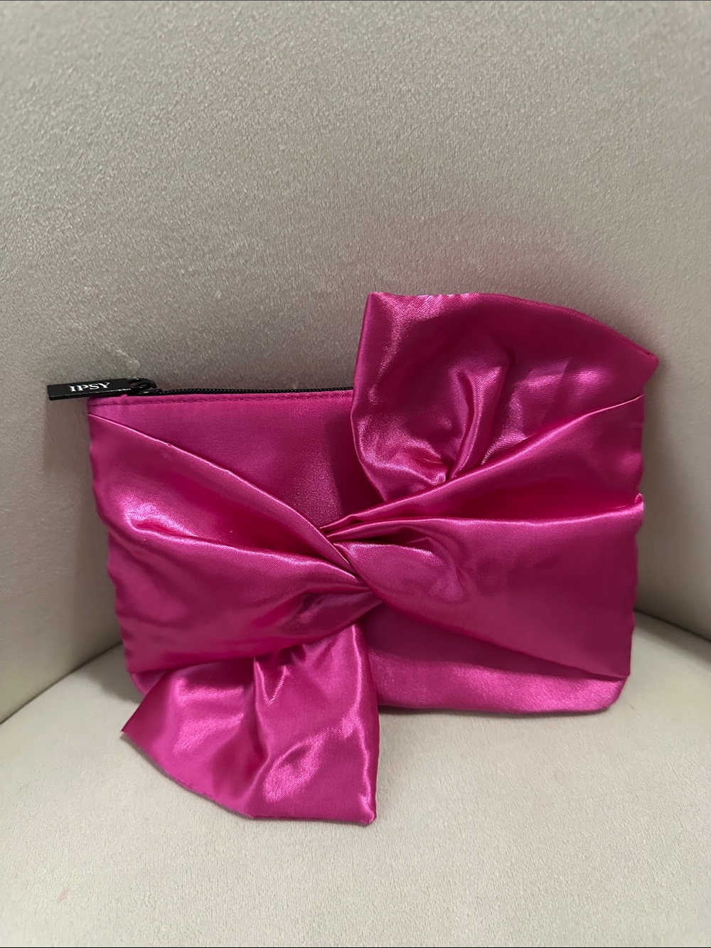 NEW✨Ipsy “Marilyn Monroe” Hot Pink Satin Bow Makeup Bag